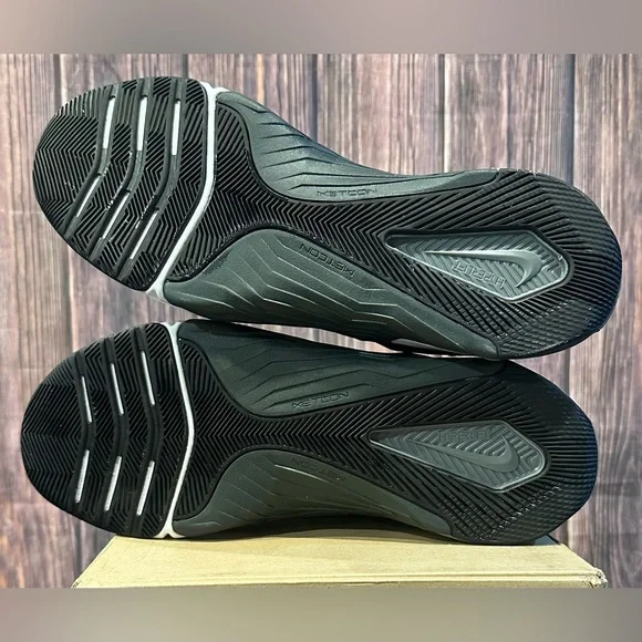 Nike Black and Gray Metcon 8 Flyease Shoes - Picture 5 of 7